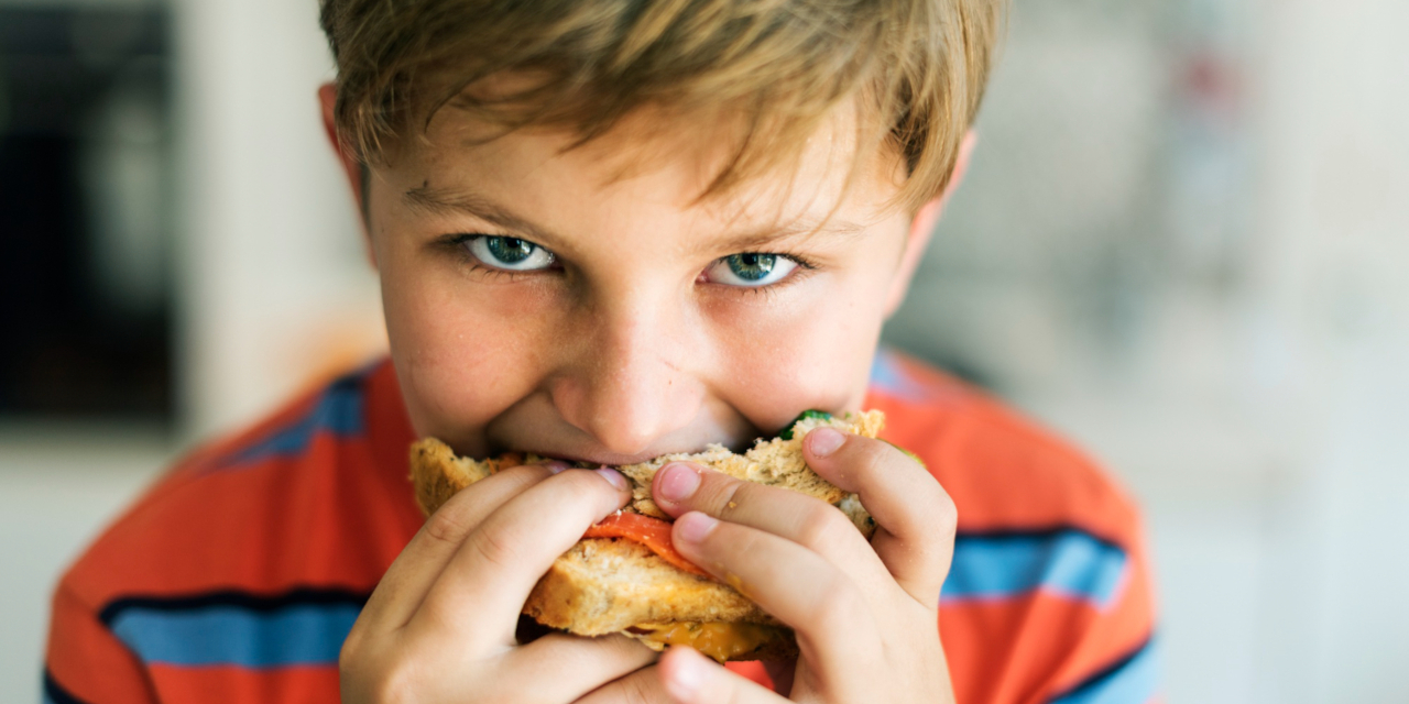 5 способов накормить ребенка, если мамы нет дома